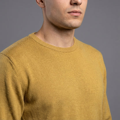 Плетен пуловер 'Градски изследовател' в цвят горчица